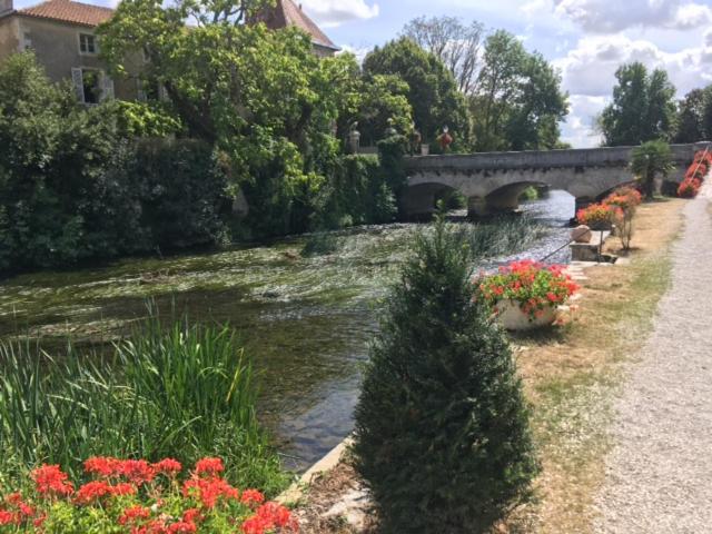 Les Halles Chambre D'Hotes Verteuil-sur-Charente Buitenkant foto