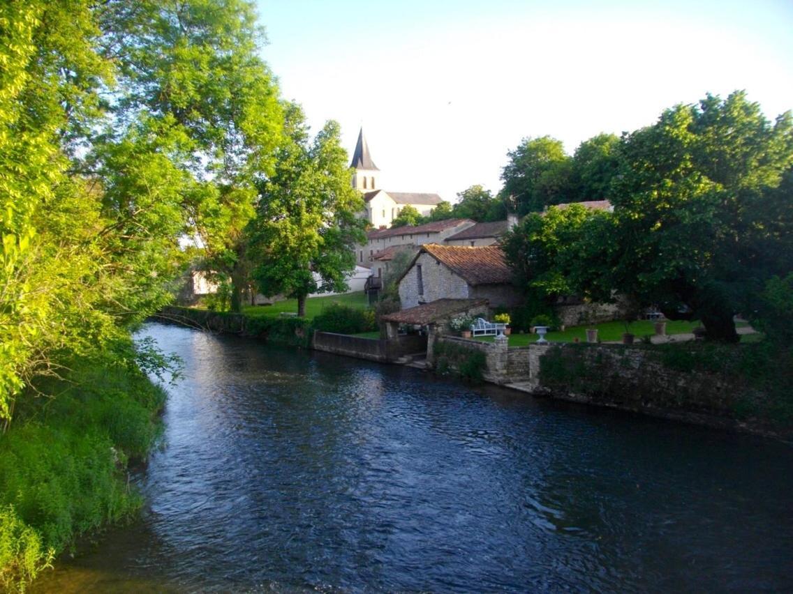 Les Halles Chambre D'Hotes Verteuil-sur-Charente Buitenkant foto